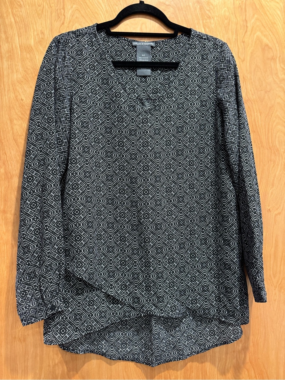Chelsea & Theodore Black and White Geometric Long-Sleeve Tunic